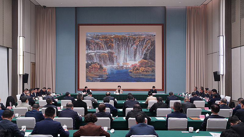 ʩС����ȫʡ���⿪�ŷ�չ�ص���ҵ��̸����ǿ�� �ᶨ������ץ�������ֵ�ͷ ����Эͬ�ƶ����ø�������չ�����ͼƬ��